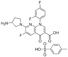 7-(3-氨基吡咯烷-1-基)-1-(2,4-二氟苯基)-6-氟-1,4-二氢-4-氧-1,8-萘啶-3-羧酸对甲苯磺酸盐一水物